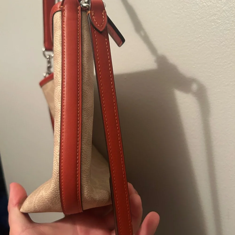 Coach City Bucket Bag Womens Medium Beige Red Signature Canvas Crossbody CT800